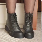 Bota Coturno Feminina Tratorada de Cano Curto