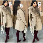 Sobretudo Feminino de Lã Batida com Faixa e Capuz Ajustável